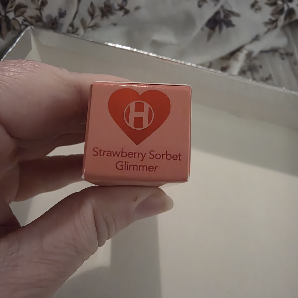 Ole Henriksen Pout Preserve Gimmer Peptide Lip Treatment- Strawberry Sorbet - Picture 6 of 6